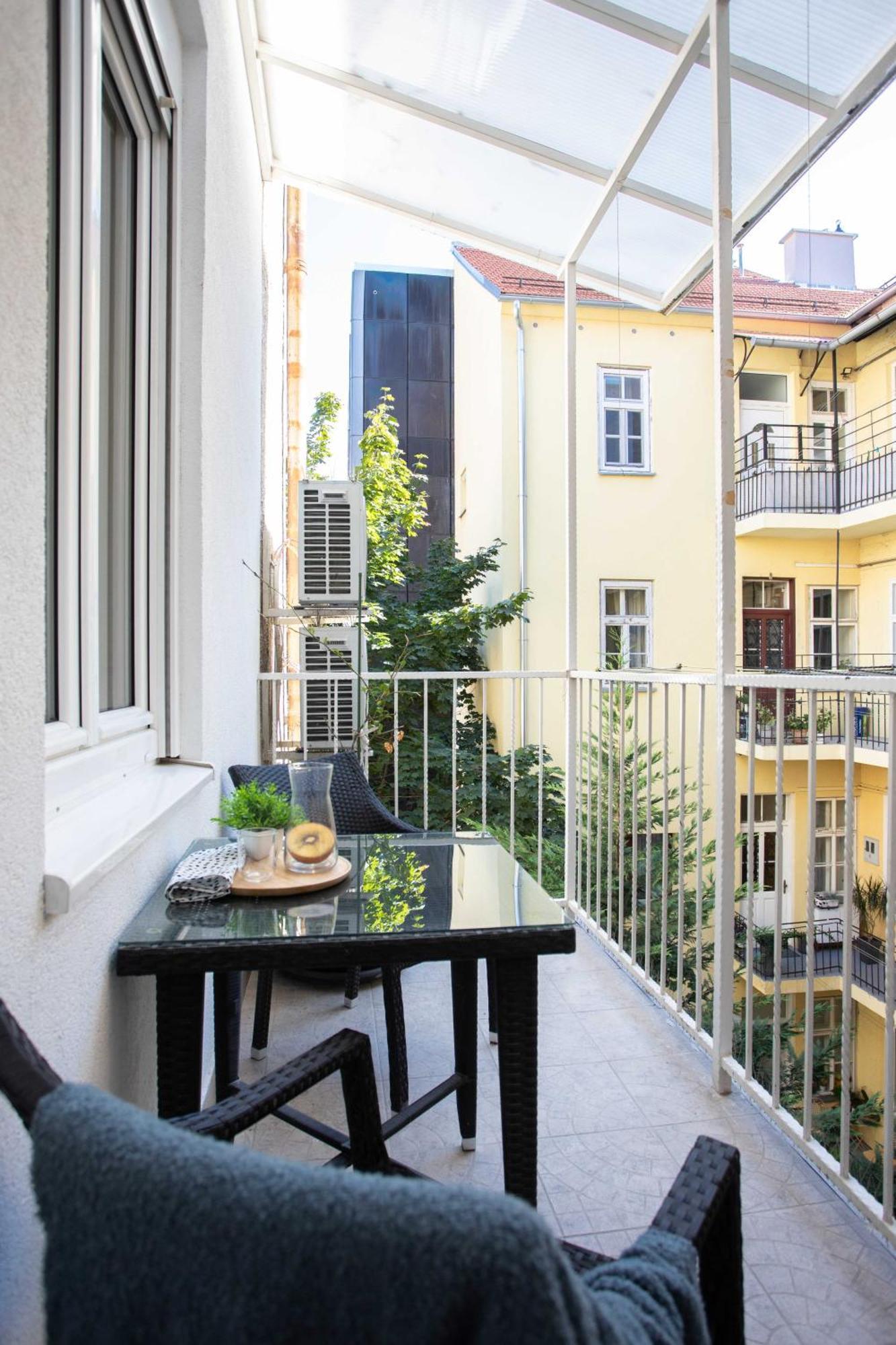 Design And Modern Apartments In Heart Of Загреб Экстерьер фото
