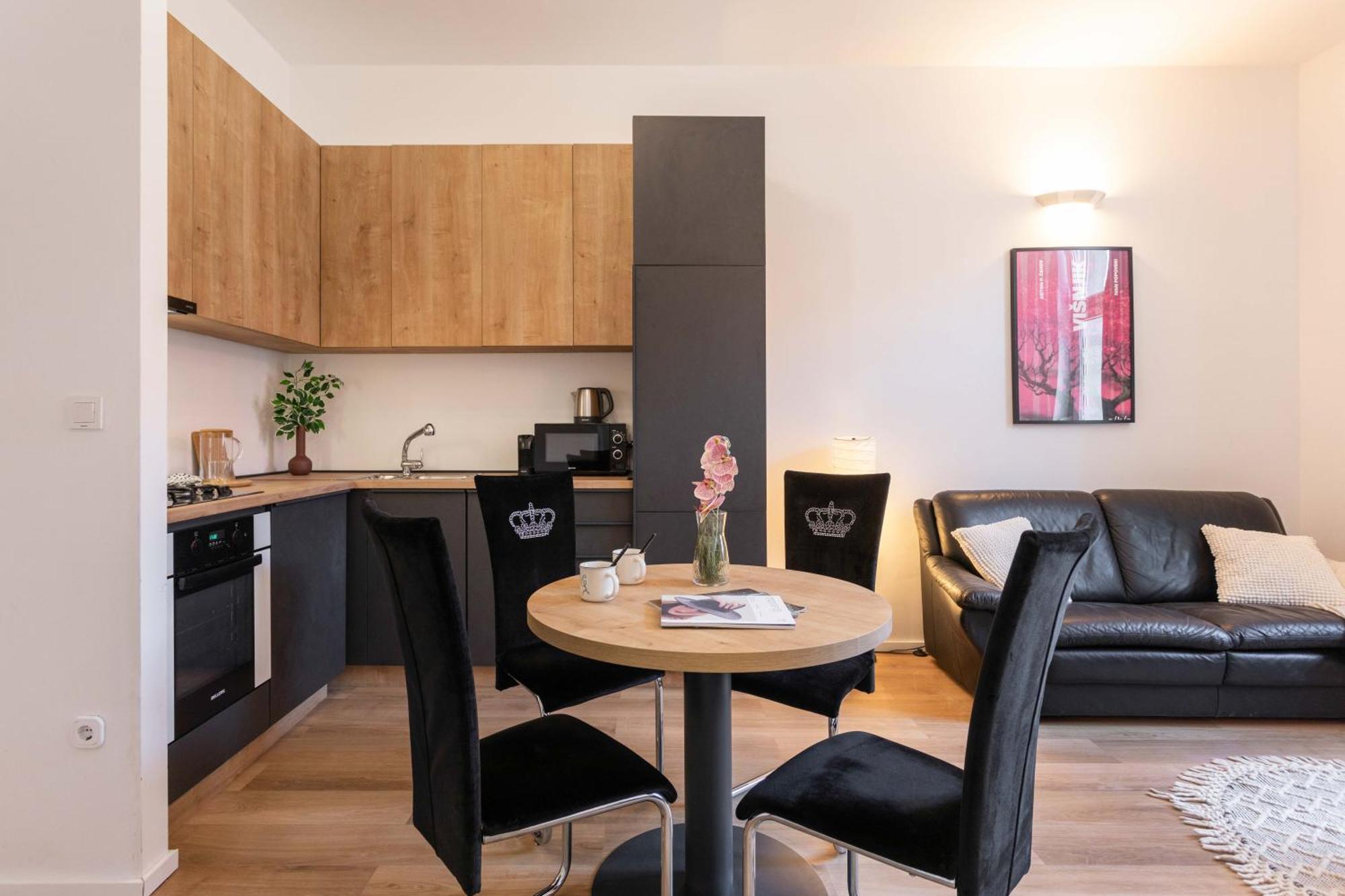 Design And Modern Apartments In Heart Of Загреб Экстерьер фото