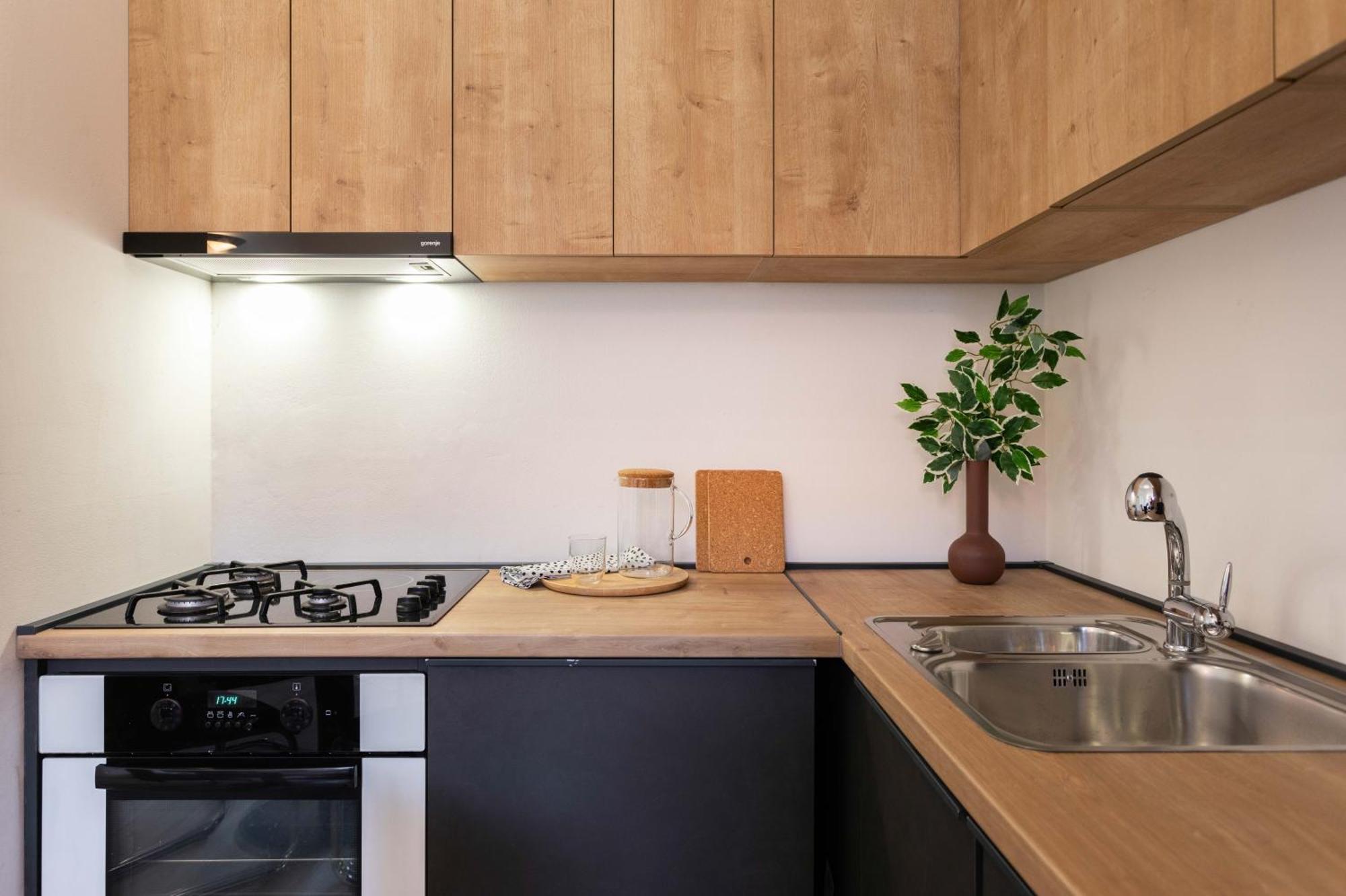 Design And Modern Apartments In Heart Of Загреб Экстерьер фото