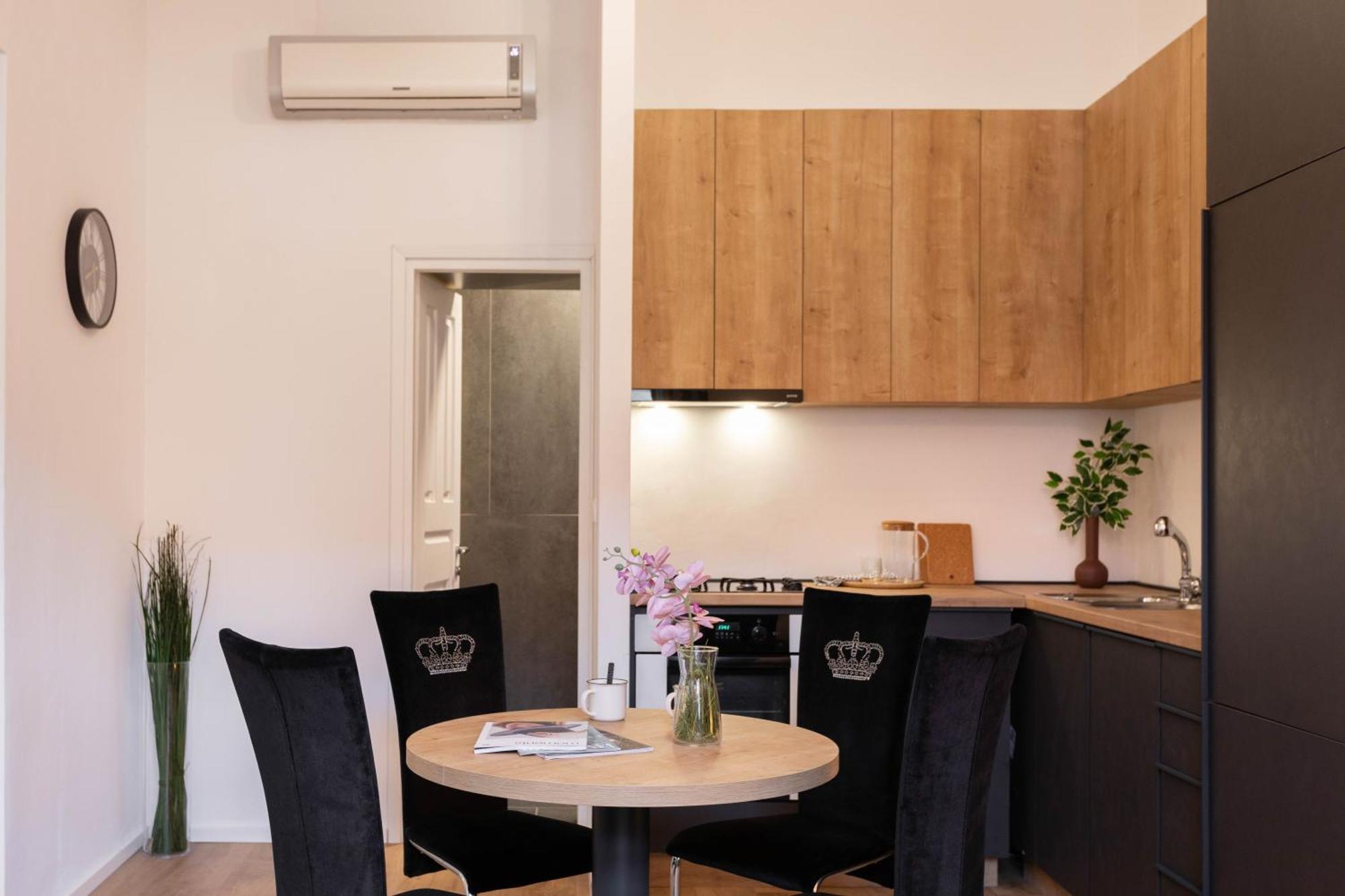 Design And Modern Apartments In Heart Of Загреб Экстерьер фото
