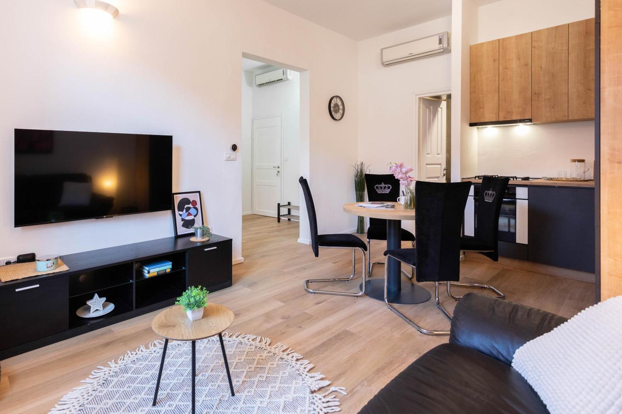 Design And Modern Apartments In Heart Of Загреб Экстерьер фото